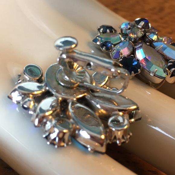 1950's Vendome Clip-On Earrings - Picture 5 of 6